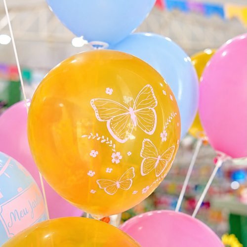 Balões decorados de diversas cores para festas em Barra do Garças
